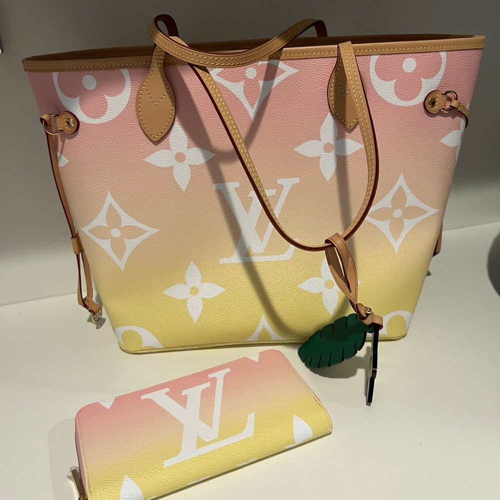 Louis Vuitton Neverfull MM handbag & matching Zippy Wallet. Never used.